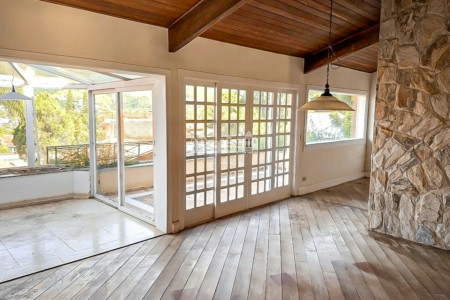 Casa à venda com 4 suítes em Vila Petrópolis, Atibaia, SP