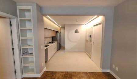 Apartamento à venda com 3 quartos, sendo 1 suíte,  em Itaim Bibi, São Paulo, SP
