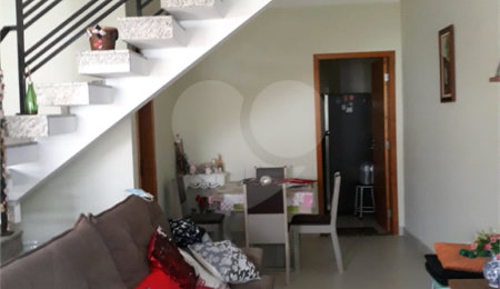 Casa à venda com 3 quartos, sendo 1 suíte,  no condomínio Residencial Canarinho, São Paulo - SP