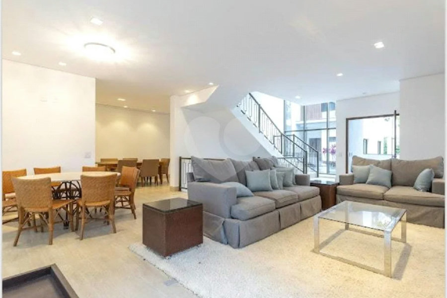 Casa à venda com 3 quartos, sendo 2 suítes, no condomínio Residencial Erika, São Paulo - SP