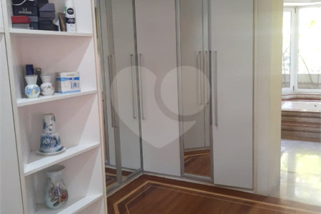 Casa à venda com 5 suítes em Jardim Leonor, São Paulo, SP