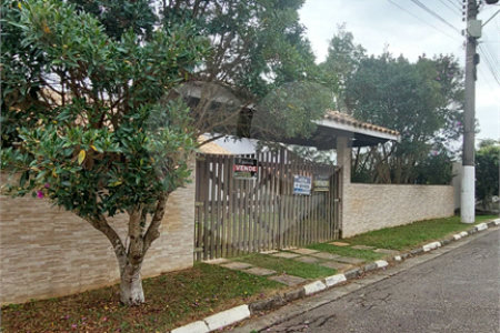 Casa à venda com 4 quartos, sendo 1 suíte, no condomínio Marf II, Bom Jesus dos Perdões - SP