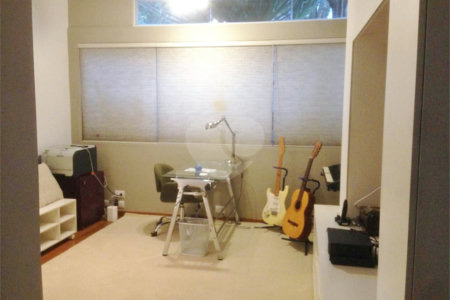 Sobrado à venda com 4 quartos, sendo 1 suíte, em Jardim Novo Mundo, São Paulo, SP