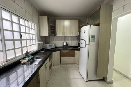 Sobrado à venda com 3 quartos, sendo 1 suíte, em Lopes de Oliveira, Sorocaba, SP