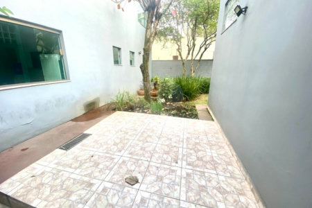 Casa à venda com 5 quartos, sendo 2 suítes, em Indianópolis, São Paulo, SP