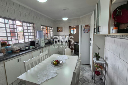 Casa à venda com 4 quartos, sendo 1 suíte,  em Villarejo Sopé da Serra (Vilarejo), Cabreúva, SP