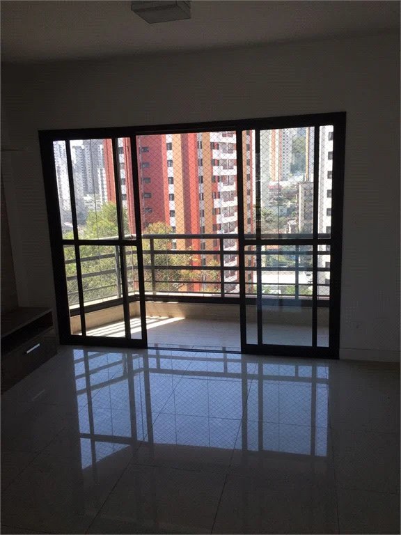 Apartamento à venda com 3 quartos, sendo 1 suíte,  em Vila Andrade, São Paulo, SP