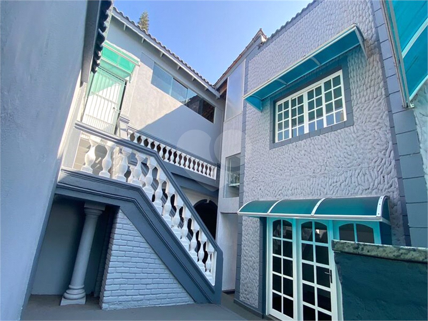Sobrado à venda com 3 quartos, sendo 2 suítes,  em Parque Terra Nova, São Bernardo do Campo, SP
