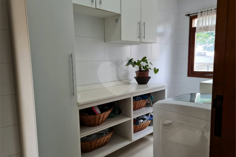 Sobrado à venda com 3 suítes em Horto, São Paulo, SP