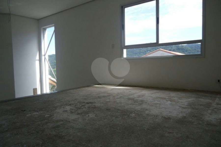 Sobrado à venda com 3 quartos, sendo 1 suíte, em Vila Irmãos Arnoni, São Paulo, SP