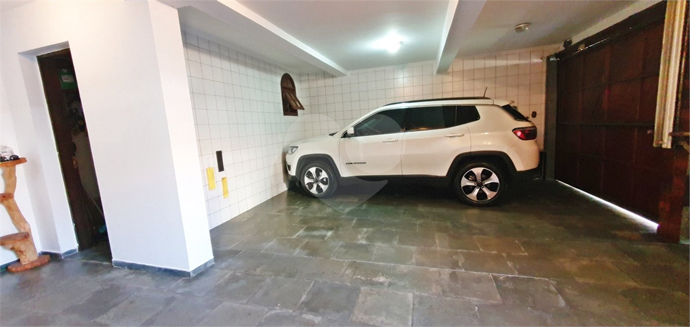Sobrado à venda com 4 quartos, sendo 3 suítes, em Vila Paulicéia, São Paulo, SP