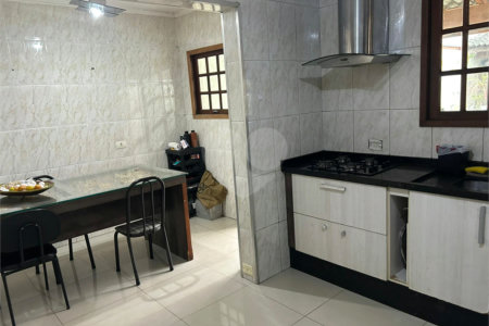 Casa à venda com 3 quartos, sendo 1 suíte, em Jardim Imperador, Suzano, SP
