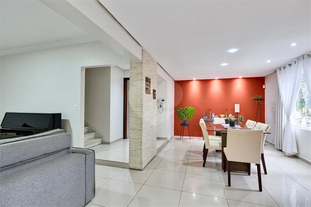 Sobrado à venda com 3 quartos, sendo 1 suíte,  em Alto da Boa Vista, São Paulo, SP