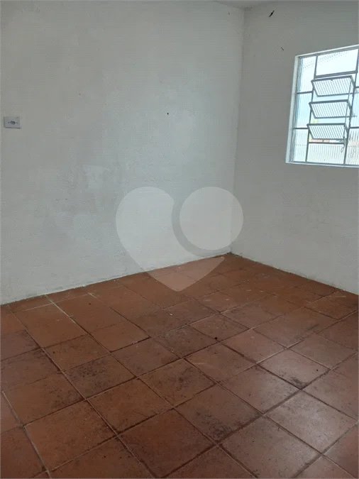 Terreno com Duas Casas – Oportunidade com Renda!