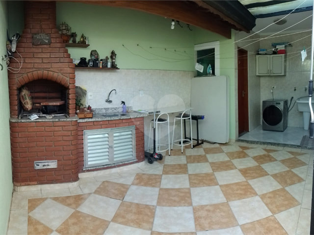 Sobrado à venda com 3 quartos, sendo 1 suíte,  em Jardim Regina, São Paulo, SP