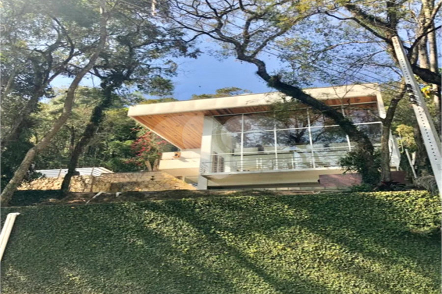 Casa à venda com 6 suítes no condomínio Alpes da Cantareira, Mairiporã - SP