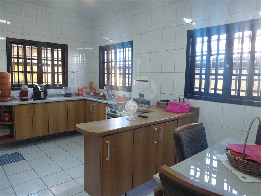 Sobrado à venda com 3 quartos, sendo 1 suíte,  em Tremembé, São Paulo, SP