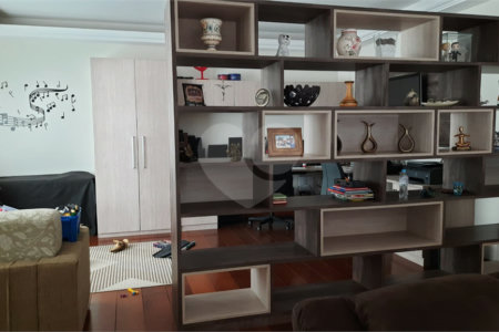 Casa à venda com 5 quartos, sendo 1 suíte,  em Vila Lavínia, Mogi das Cruzes, SP