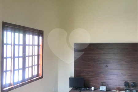 Casa à venda com 3 quartos, sendo 1 suíte,  no condomínio Marf II, Bom Jesus dos Perdões - SP
