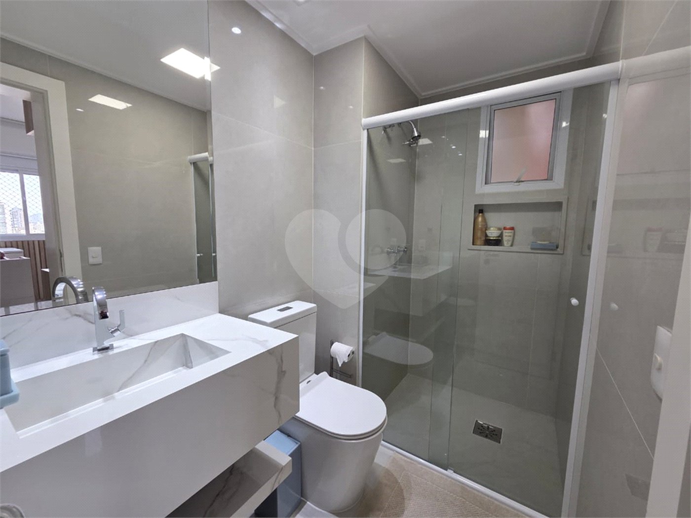 Apartamento à venda com 4 quartos, sendo 2 suítes, em Enseada, Guarujá, SP