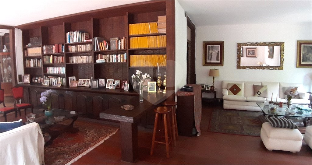 Sobrado à venda com 4 quartos, sendo 2 suítes, em Vila Madalena, São Paulo, SP