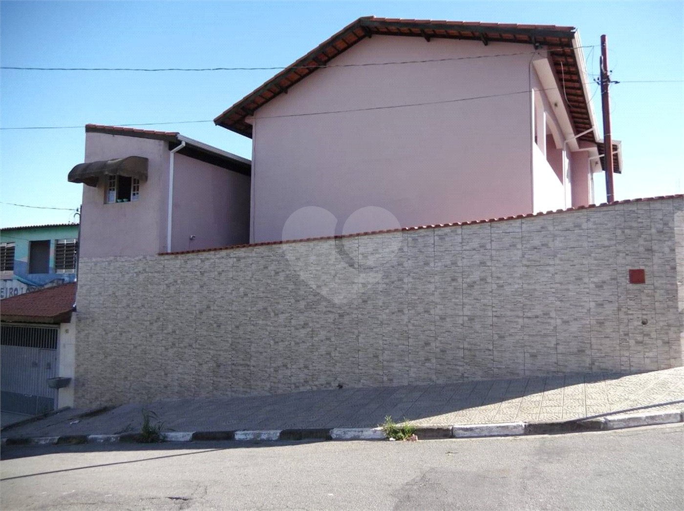 Sobrado à venda com 3 quartos, sendo 2 suítes, em Vila Júlia, Poá, SP