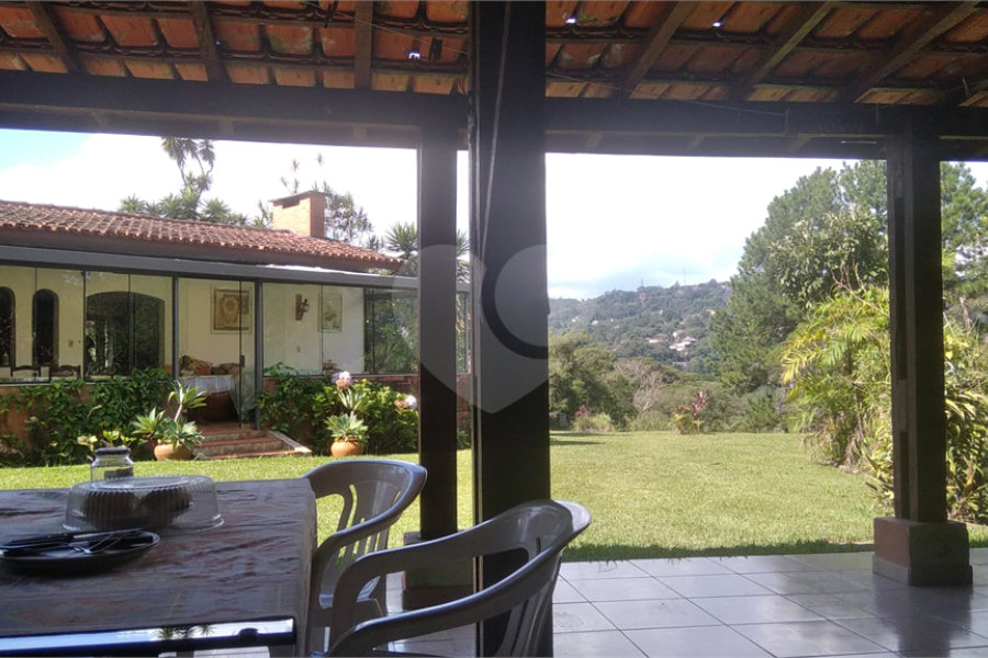 Casa à venda com 5 quartos, sendo 3 suítes, no condomínio Alpes da Cantareira, Mairiporã - SP