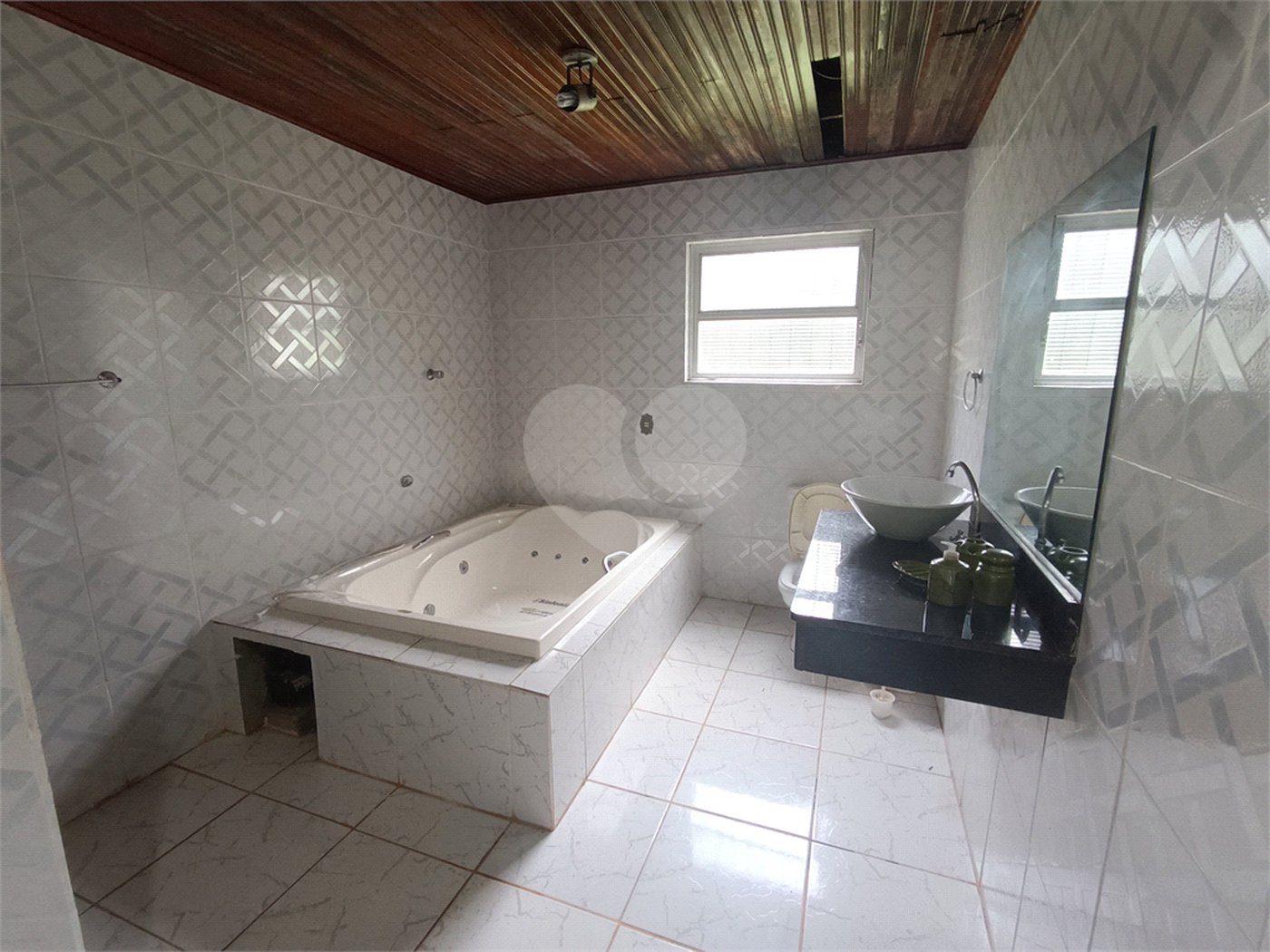 Sítio à venda com 6 quartos, sendo 5 suítes,  em Alto da Serra (mailasqui), São Roque, SP