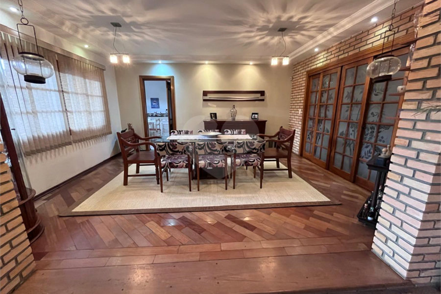 Casa à venda com 4 quartos, sendo 2 suítes, no condomínio Jornalista Américo Ariza, São Paulo - SP