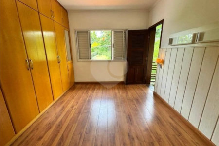 Casa à venda com 3 quartos, sendo 1 suíte,  no condomínio Residencial Recanto dos Paturis, Vinhedo - SP