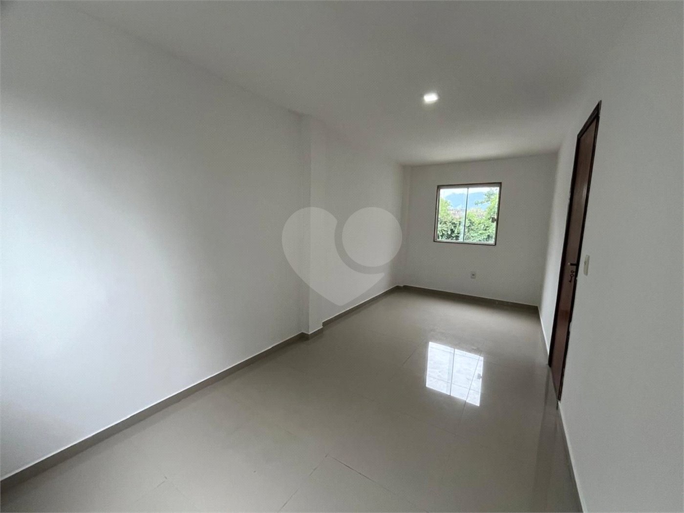 Casa à venda com 3 quartos, sendo 2 suítes, no condomínio Notting Hill - Campo Grande, Rio de Janeiro - RJ