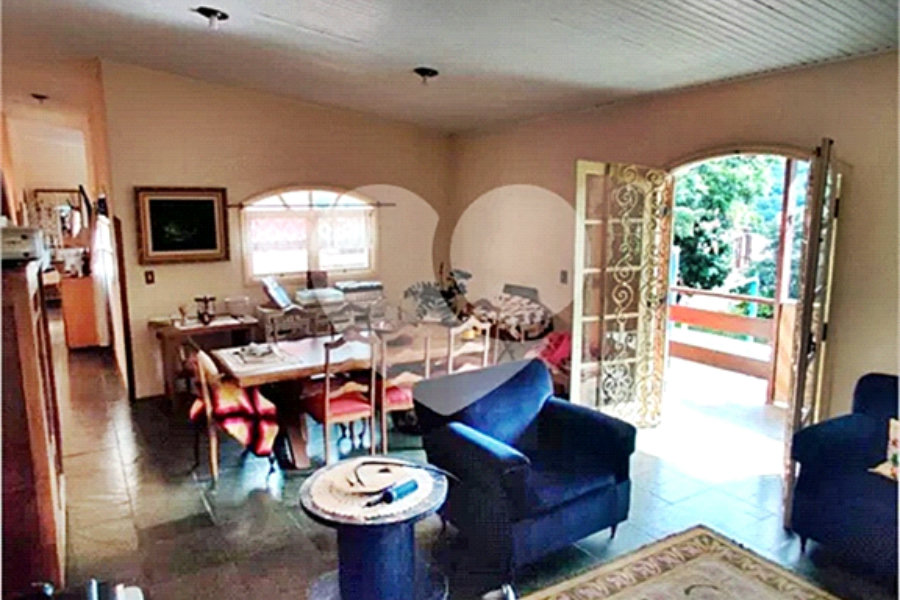 Casa à venda com 4 quartos, sendo 1 suíte, no condomínio Chacarás Bela Vista, Mairiporã - SP