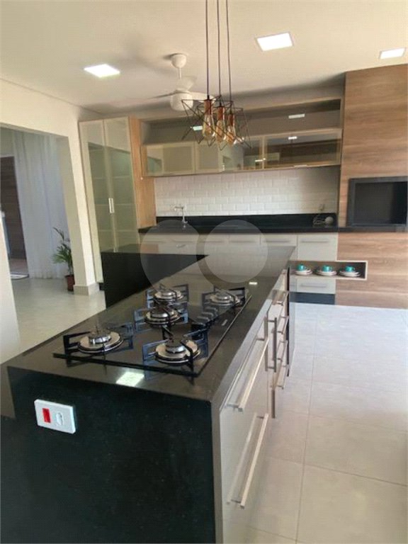 Casa à venda com 3 suítes no condomínio Campos do Conde I, Paulínia - SP