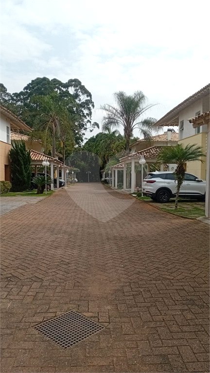 Casa à venda com 4 quartos, sendo 2 suítes, no condomínio Canamari, São Paulo - SP