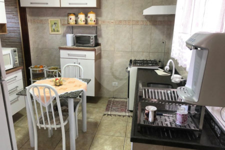 Casa à venda com 3 quartos, sendo 2 suítes,  em Jardim do Lago, Atibaia, SP