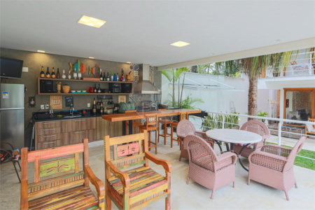 Casa à venda com 6 suítes em Jardim Cordeiro, São Paulo, SP
