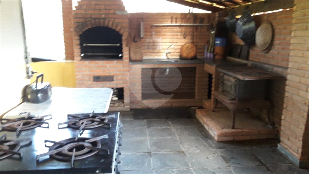 Chácara à venda com 8 quartos, sendo 3 suítes, no Centro, Toledo, MG