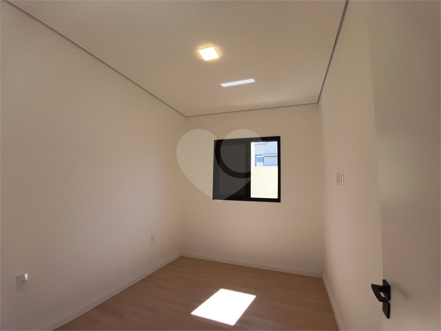 Casa à venda com 3 quartos, sendo 1 suíte, no condomínio Residencial Villagio Wanel, Sorocaba - SP
