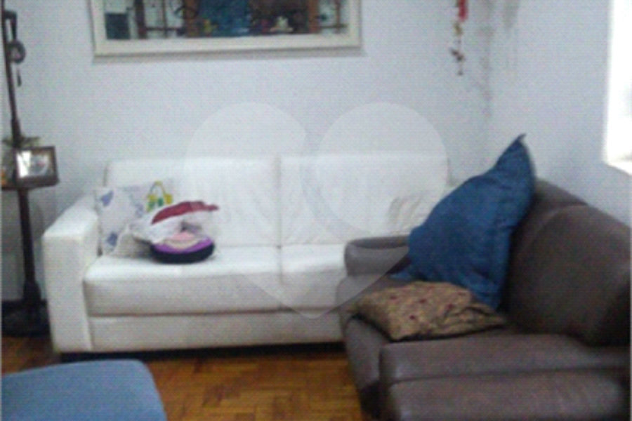 Casa à venda com 4 quartos, sendo 1 suíte, no condomínio Conselheiro Moreira de Barros, São Paulo - SP