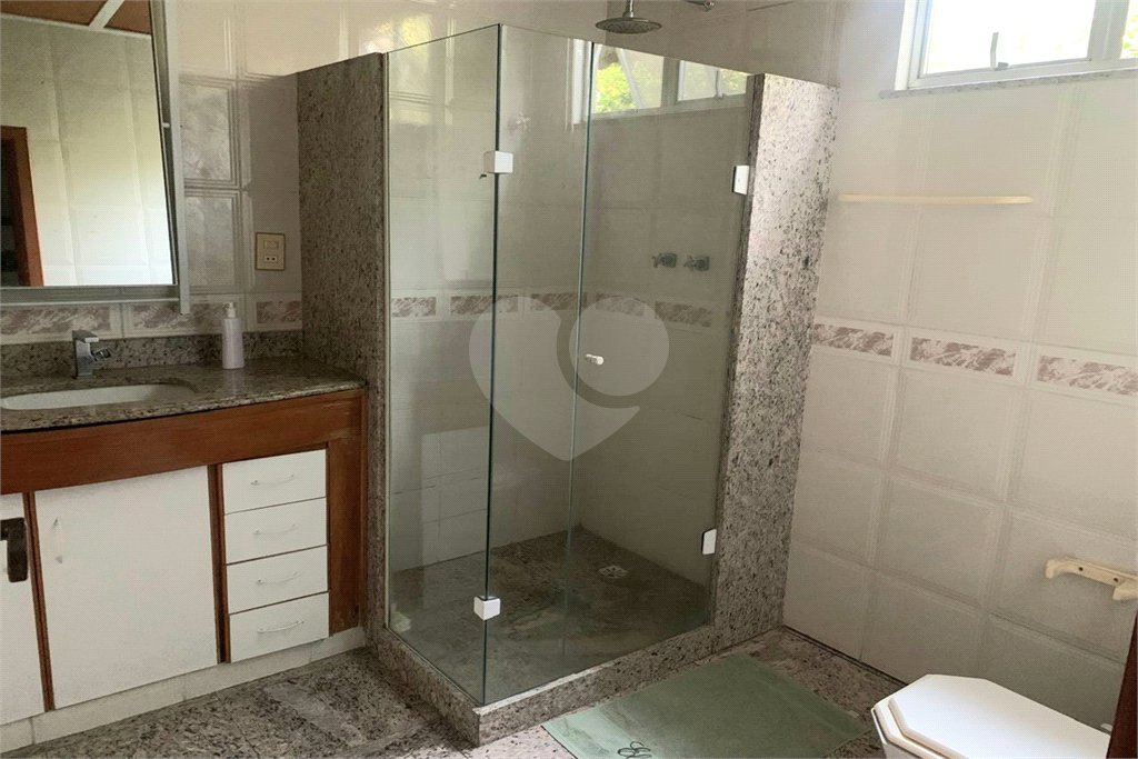 Casa à venda com 4 quartos, sendo 3 suítes, no condomínio Mirante da Barra, Rio de Janeiro - RJ