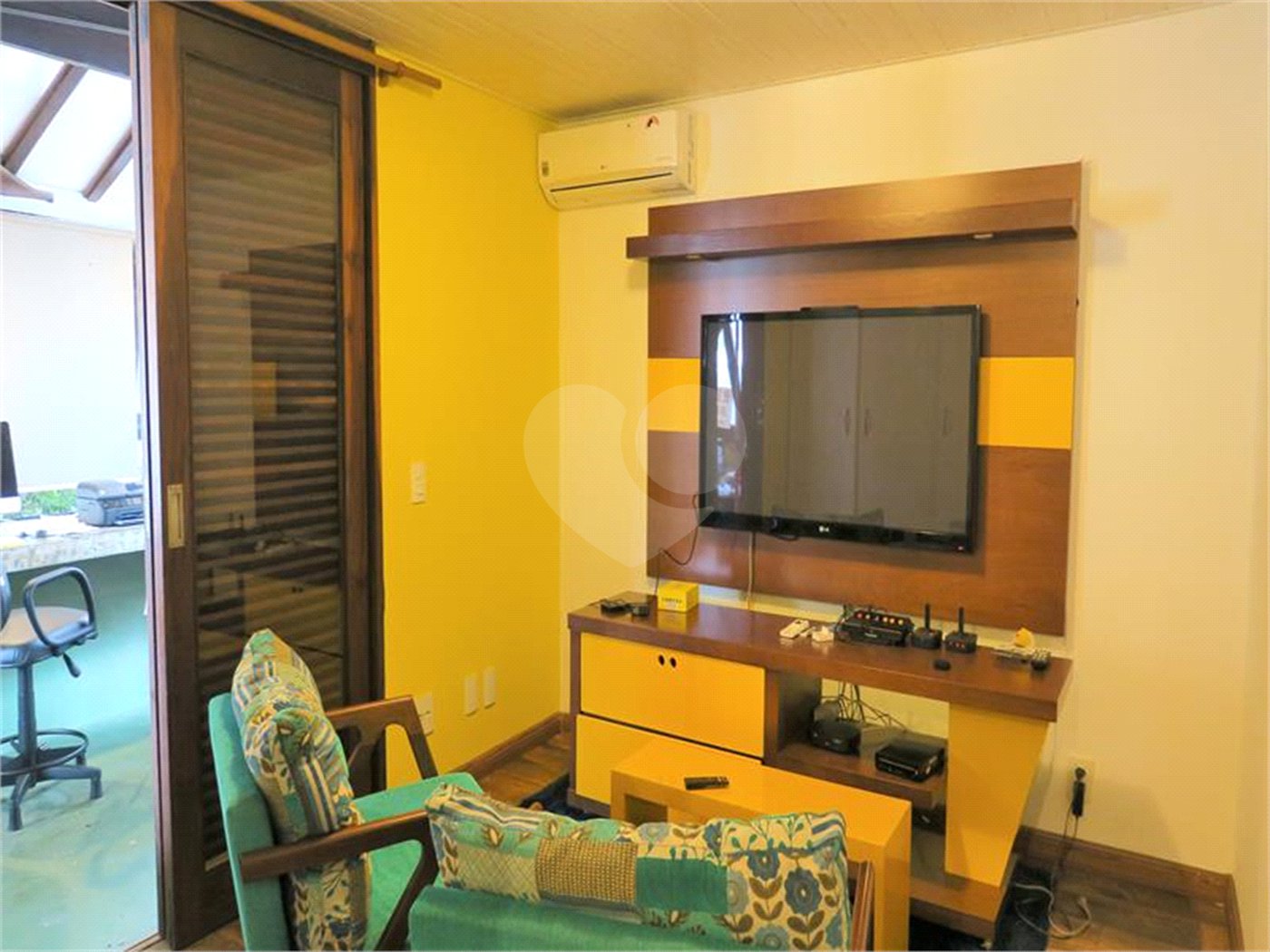 Casa à venda com 4 quartos, sendo 2 suítes, em Jardim Leonor, São Paulo, SP