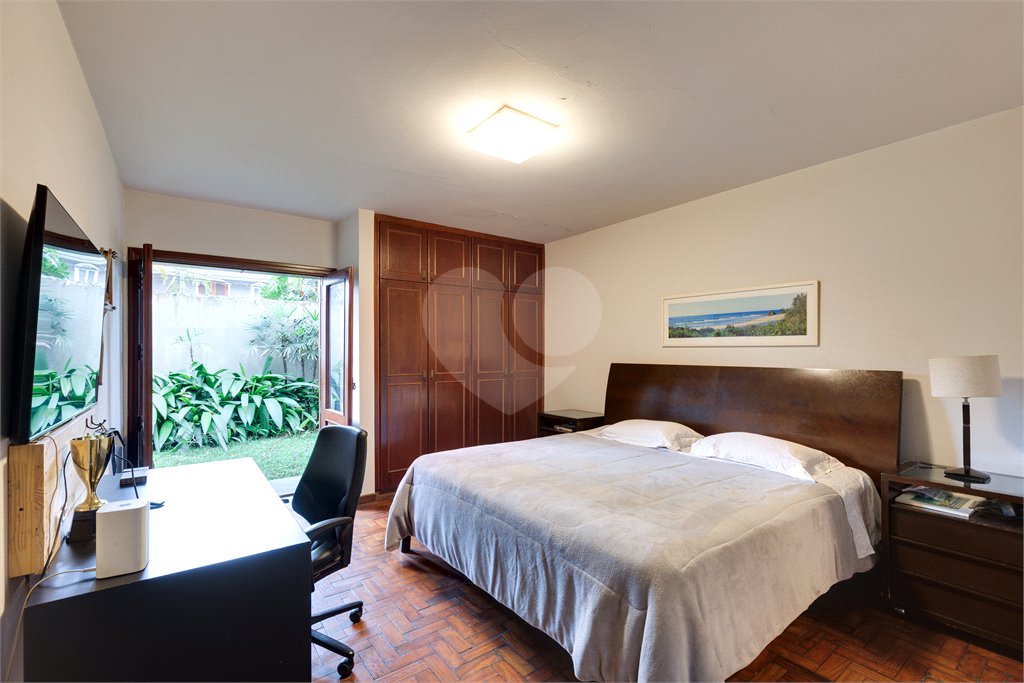 Casa Térrea à venda com 4 quartos, sendo 2 suítes, em Alto da Boa Vista, São Paulo, SP