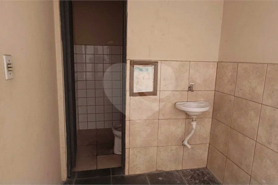 Oportunidade imperdível. Excelente opção de Investimento em Sobrado Comercial a Venda na Lapa. Único na Região.
