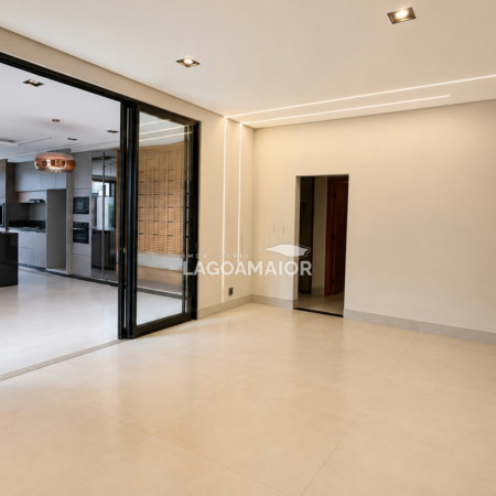 Casa à venda com 3 quartos, sendo 3 suítes, no condomínio Villa Dumont, Três Lagoas - MS