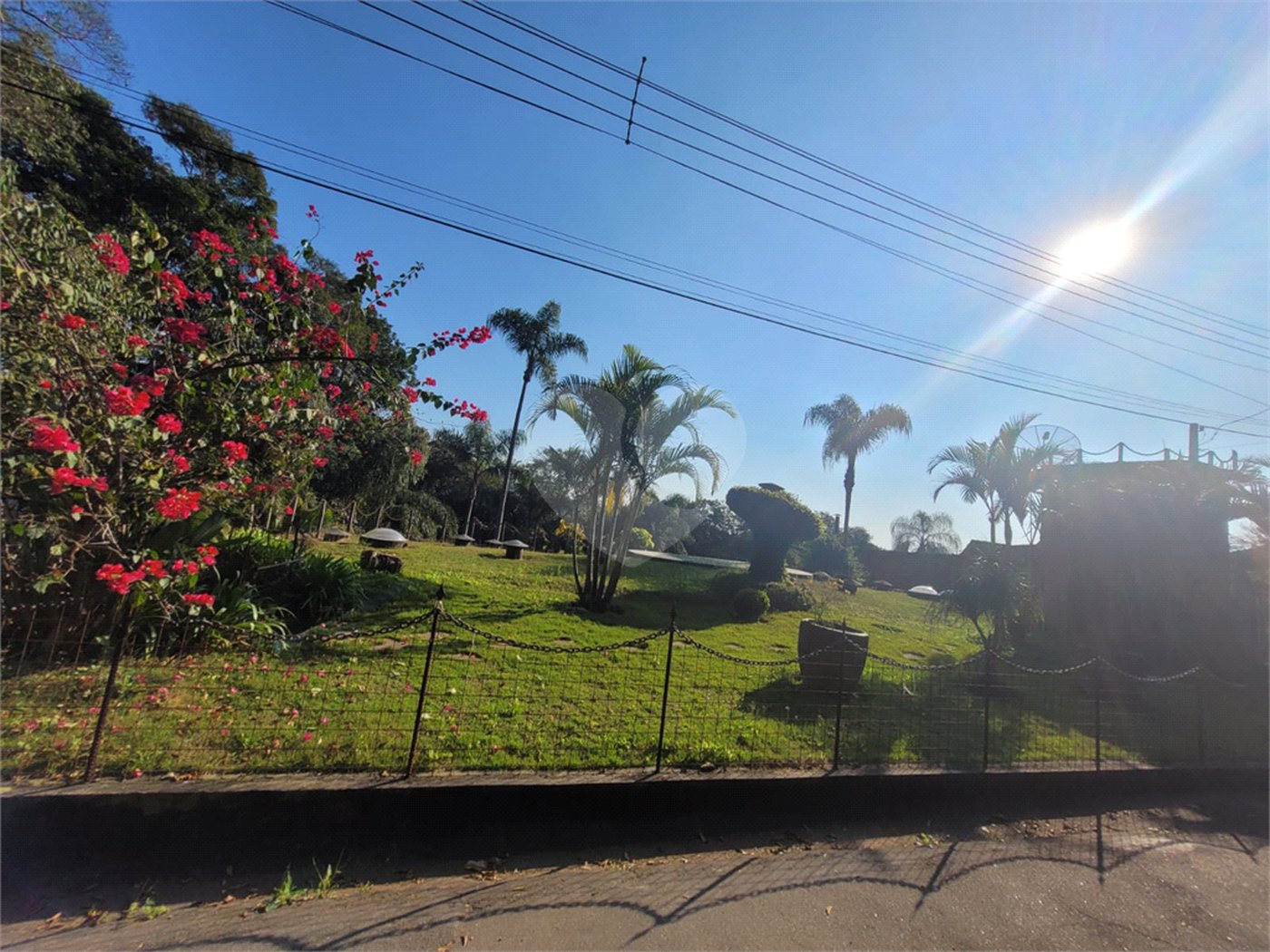 Casa à venda com 2 suítes no condomínio Associação Reserva das Hortênsias, Mairiporã - SP