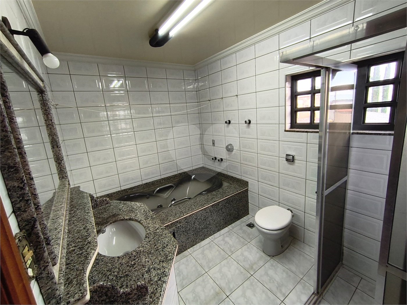 Casa à venda ou para alugar com 1 suíte, no Centro, Itapetininga, SP