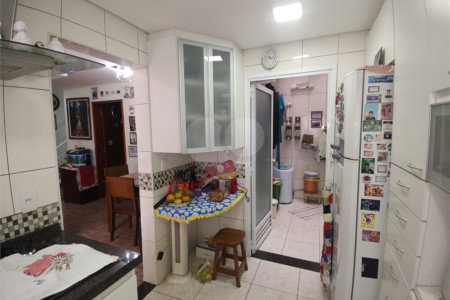 Casa à venda com 3 suítes no condomínio Morada das Hortênsias, São Paulo - SP
