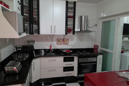 Apartamento à venda com 3 quartos, sendo 1 suíte,  no Centro, Mogi das Cruzes, SP