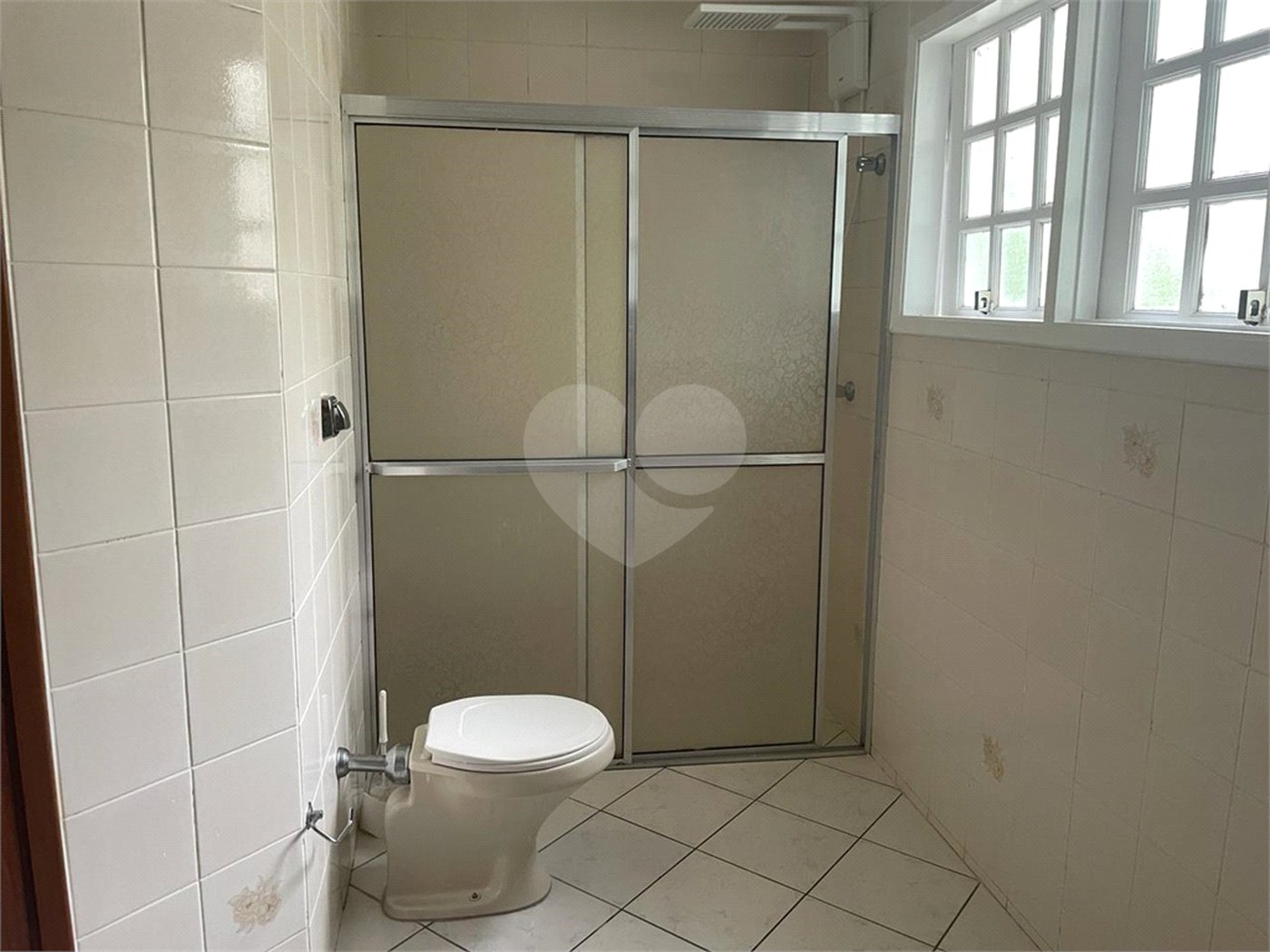 Casa à venda com 3 quartos, sendo 2 suítes,  no condomínio São Joaquim, Vinhedo - SP