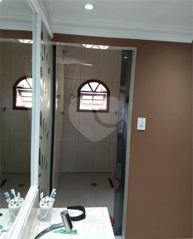 Sobrado à venda com 3 quartos, sendo 1 suíte,  em Jardim Santa Rita de Cássia, Suzano, SP